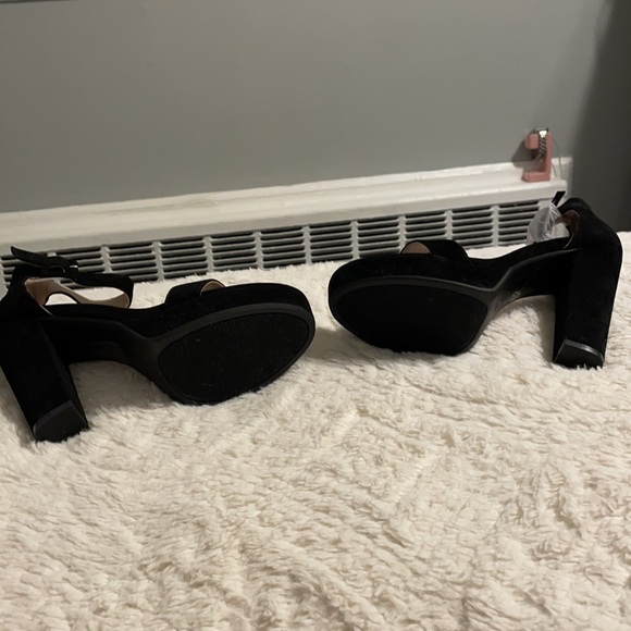 Never worn women’s size 8.5 dude block heel ankle strap dress shoe - Picture 4 of 4